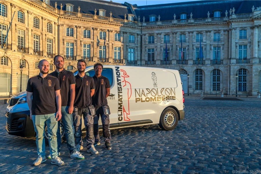 équipe napoleon plomberie - specialistes de la pose de climatisation à bordeaux
